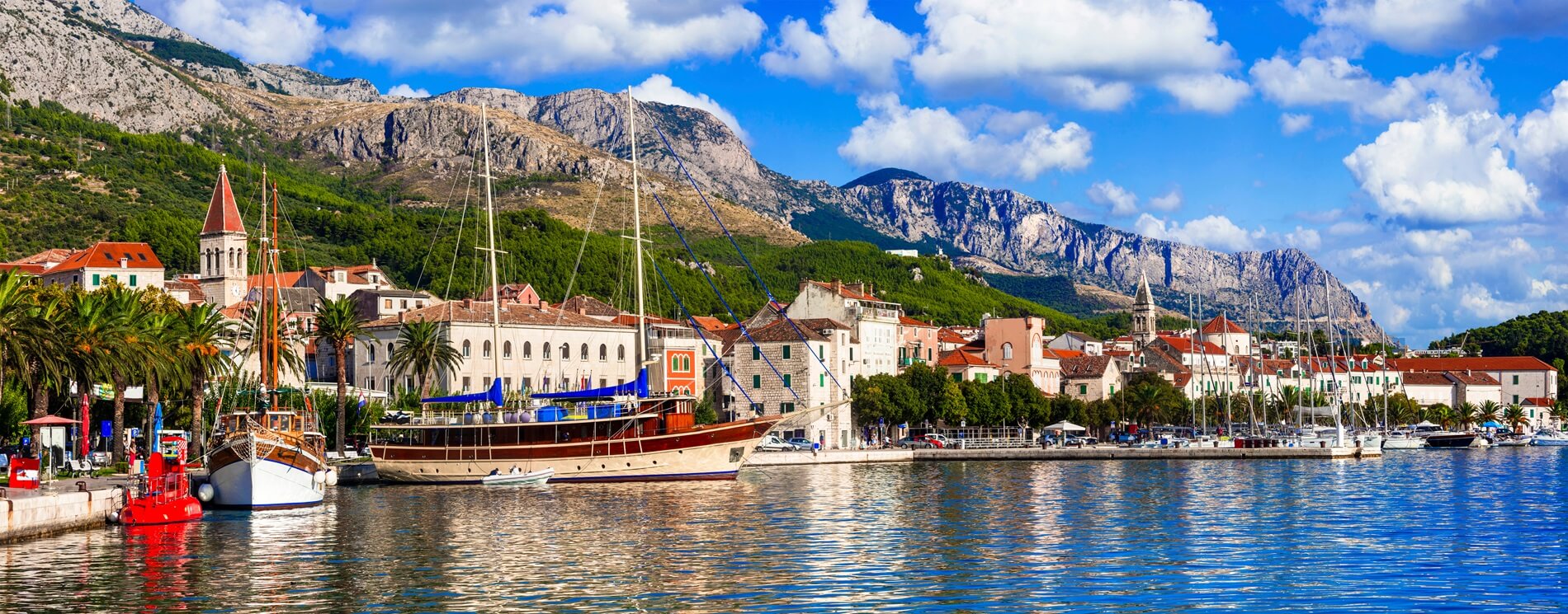 Makarska Kroatien Blick auf Hafen