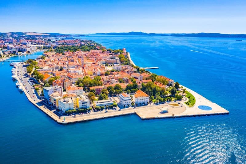 Kroatien Zadar Meeresorgel und Gruss der Sonne