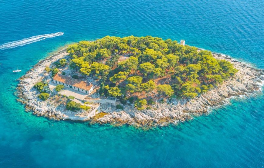 Trogir oder Split: Tagestour Blaue Grotte und Insel Hvar