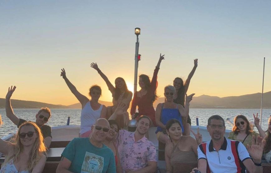 Split: Riviera-Bootsfahrt bei Sonnenuntergang und Schwimmen mit sommerlichen Vibes