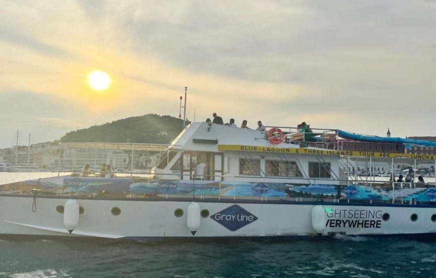 Split: Riviera-Bootsfahrt bei Sonnenuntergang und Schwimmen mit sommerlichen Vibes