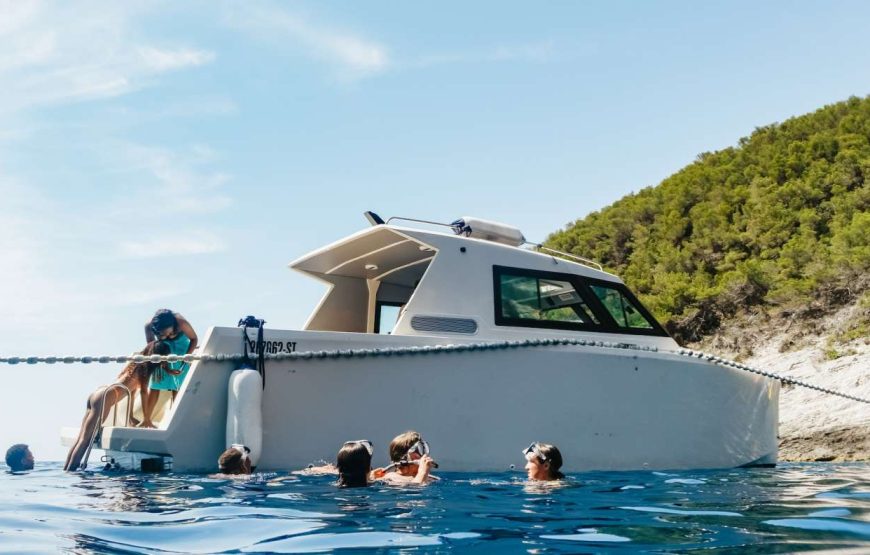 Split: Blaue Grotte, Vis & Hvar – Tagestour per Speedboot