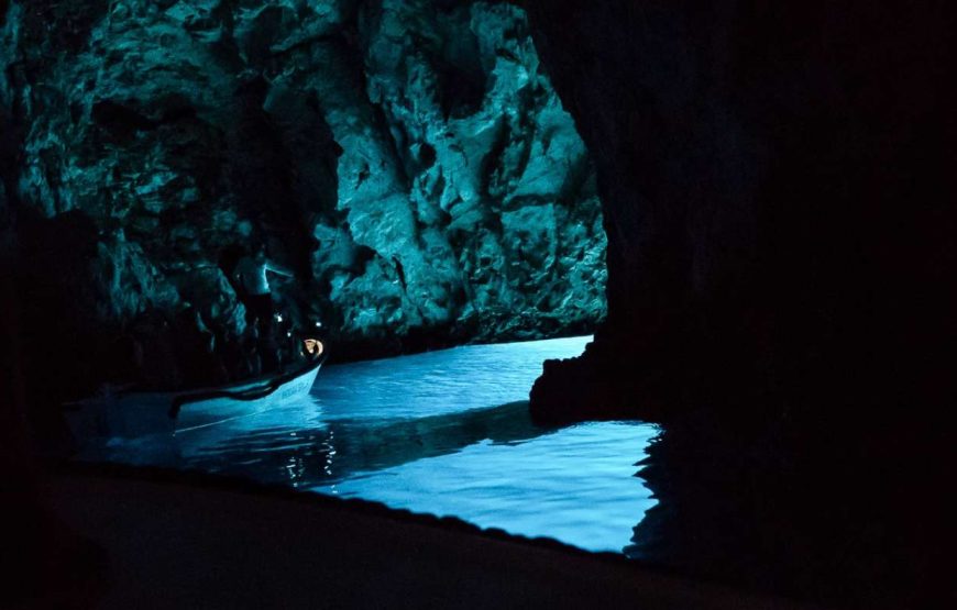 Split oder Trogir: Tagesausflug mit dem Schnellboot zur Blauen Höhle, Vis und Hvar