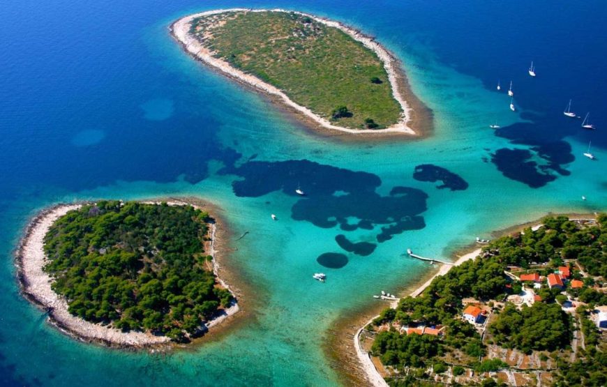 Split: Blaue Lagune, Schiffswrack und Šolta-Kreuzfahrt mit Mittagessen