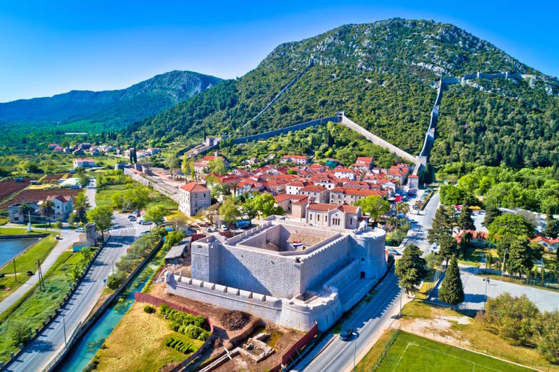 Die Stadtmauer von Ston, die längste Wehrmauer Europas